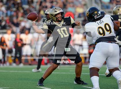 Thumbnail 2 in Crandall @ Irving photogallery.