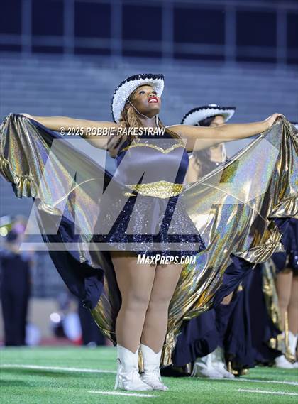 Thumbnail 1 in Crandall @ Irving photogallery.