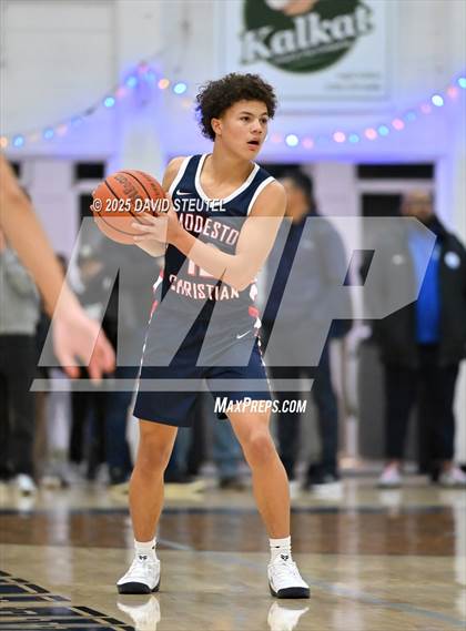 Thumbnail 2 in Modesto Christian vs. Dublin (Gridley Invitational) photogallery.