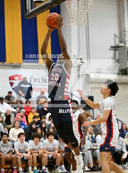 Thumbnail 1 in Modesto Christian vs. Dublin (Gridley Invitational) photogallery.