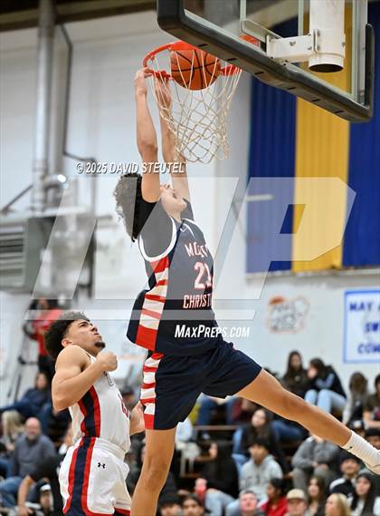 Thumbnail 3 in Modesto Christian vs. Dublin (Gridley Invitational) photogallery.