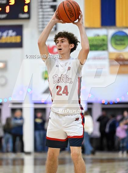 Thumbnail 3 in Modesto Christian vs. Dublin (Gridley Invitational) photogallery.