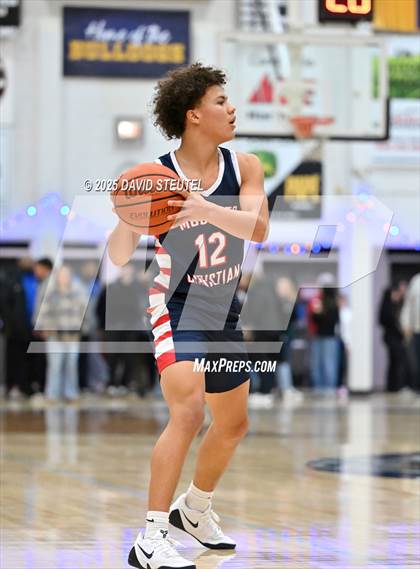 Thumbnail 2 in Modesto Christian vs. Dublin (Gridley Invitational) photogallery.