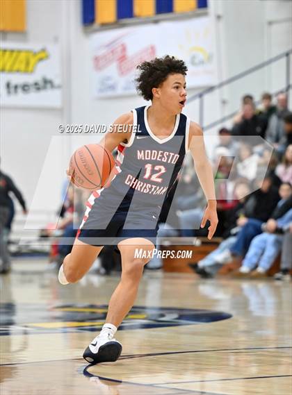 Thumbnail 1 in Modesto Christian vs. Dublin (Gridley Invitational) photogallery.