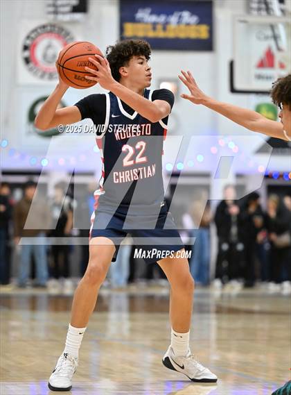 Thumbnail 1 in Modesto Christian vs. Dublin (Gridley Invitational) photogallery.