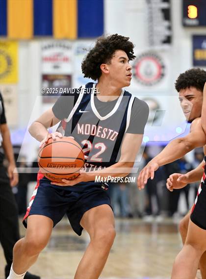 Thumbnail 2 in Modesto Christian vs. Dublin (Gridley Invitational) photogallery.