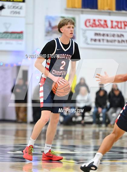 Thumbnail 3 in Modesto Christian vs. Dublin (Gridley Invitational) photogallery.