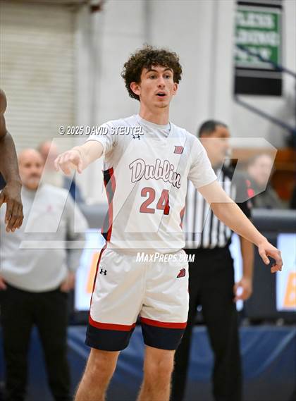 Thumbnail 2 in Modesto Christian vs. Dublin (Gridley Invitational) photogallery.