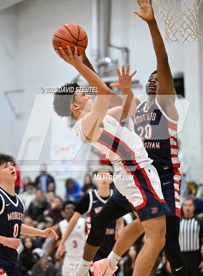 Thumbnail 1 in Modesto Christian vs. Dublin (Gridley Invitational) photogallery.