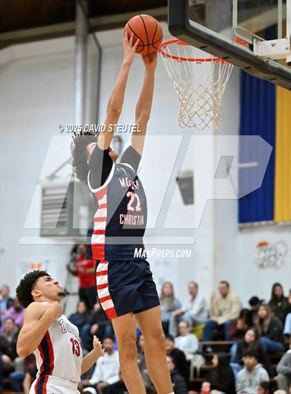 Thumbnail 2 in Modesto Christian vs. Dublin (Gridley Invitational) photogallery.