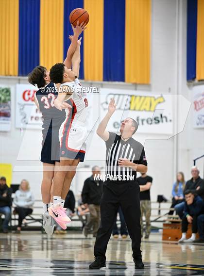 Thumbnail 2 in Modesto Christian vs. Dublin (Gridley Invitational) photogallery.