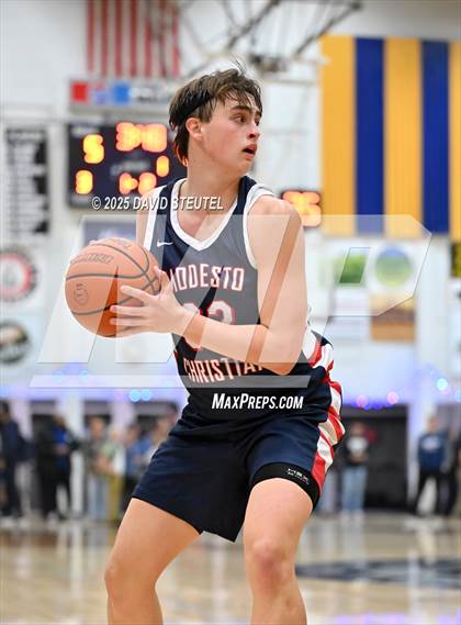 Thumbnail 1 in Modesto Christian vs. Dublin (Gridley Invitational) photogallery.