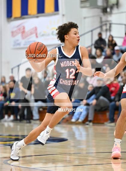Thumbnail 2 in Modesto Christian vs. Dublin (Gridley Invitational) photogallery.