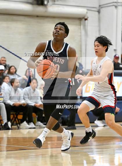 Thumbnail 2 in Modesto Christian vs. Dublin (Gridley Invitational) photogallery.