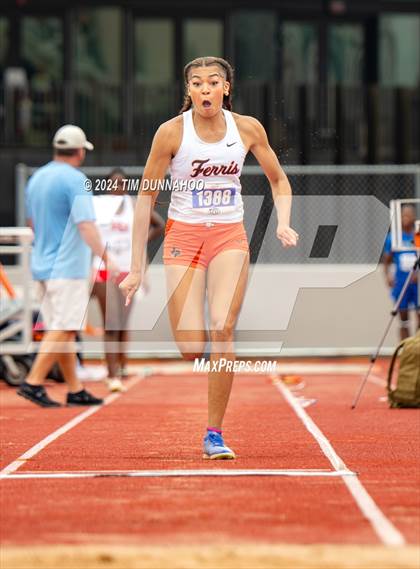 Thumbnail 1 in UIL Girls Track & Field Finals (Day 1) photogallery.