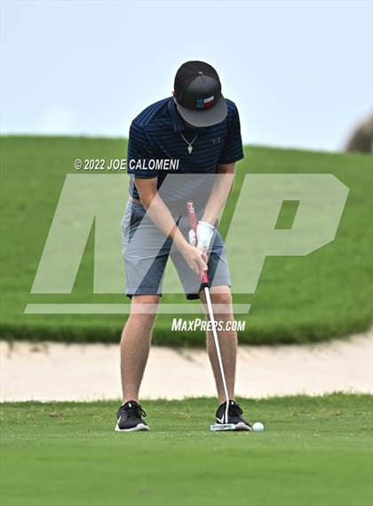 Thumbnail 2 in UIL 1A Boys State Golf Tournament Finals photogallery.