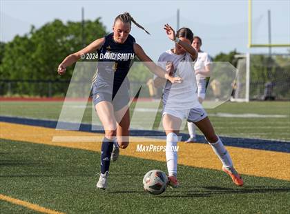 Thumbnail 3 in Lee's Summit vs. Liberty North (MSHSAA Class 4 Quarterfinal) photogallery.