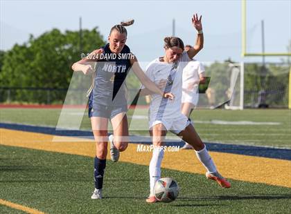 Thumbnail 1 in Lee's Summit vs. Liberty North (MSHSAA Class 4 Quarterfinal) photogallery.
