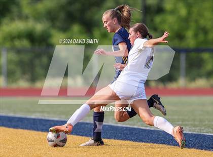 Thumbnail 1 in Lee's Summit vs. Liberty North (MSHSAA Class 4 Quarterfinal) photogallery.