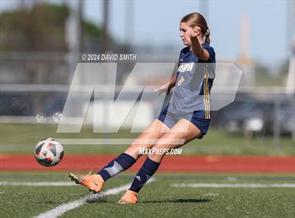 Thumbnail 3 in Lee's Summit vs. Liberty North (MSHSAA Class 4 Quarterfinal) photogallery.