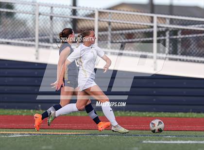 Thumbnail 2 in Lee's Summit vs. Liberty North (MSHSAA Class 4 Quarterfinal) photogallery.