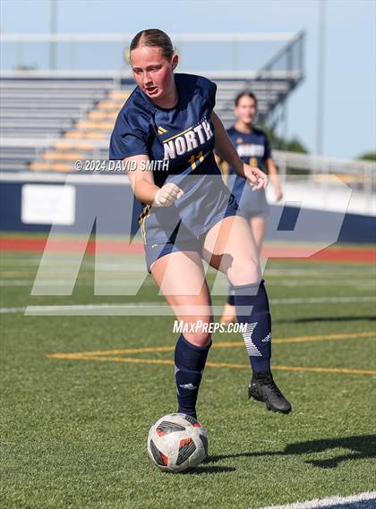 Thumbnail 1 in Lee's Summit vs. Liberty North (MSHSAA Class 4 Quarterfinal) photogallery.