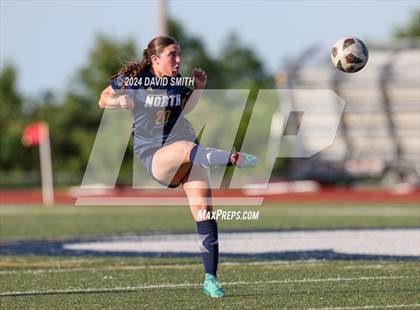 Thumbnail 1 in Lee's Summit vs. Liberty North (MSHSAA Class 4 Quarterfinal) photogallery.