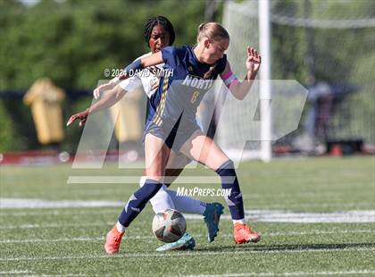 Thumbnail 1 in Lee's Summit vs. Liberty North (MSHSAA Class 4 Quarterfinal) photogallery.