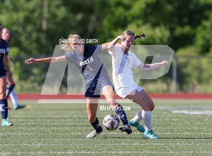 Thumbnail 3 in Lee's Summit vs. Liberty North (MSHSAA Class 4 Quarterfinal) photogallery.