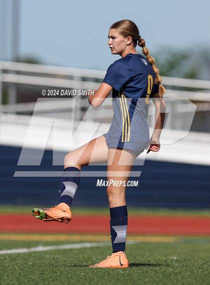 Thumbnail 3 in Lee's Summit vs. Liberty North (MSHSAA Class 4 Quarterfinal) photogallery.