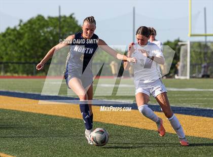 Thumbnail 2 in Lee's Summit vs. Liberty North (MSHSAA Class 4 Quarterfinal) photogallery.