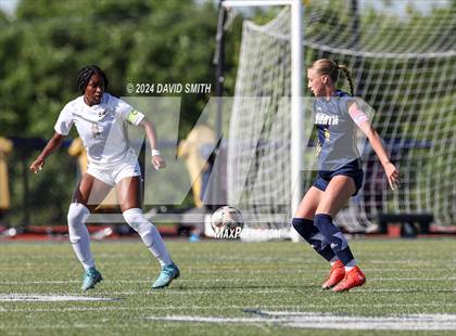 Thumbnail 3 in Lee's Summit vs. Liberty North (MSHSAA Class 4 Quarterfinal) photogallery.