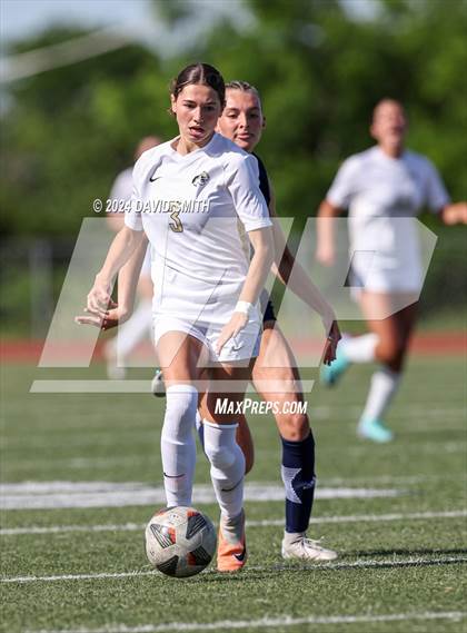 Thumbnail 1 in Lee's Summit vs. Liberty North (MSHSAA Class 4 Quarterfinal) photogallery.