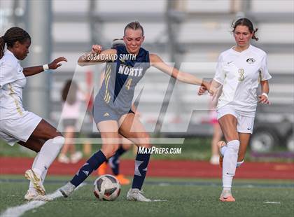 Thumbnail 3 in Lee's Summit vs. Liberty North (MSHSAA Class 4 Quarterfinal) photogallery.