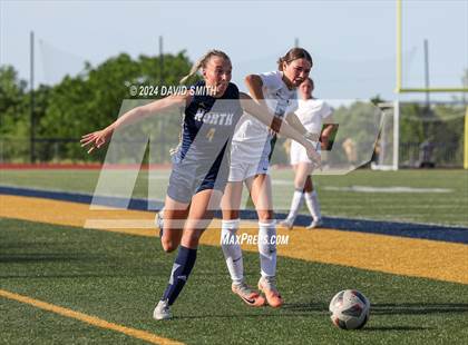 Thumbnail 3 in Lee's Summit vs. Liberty North (MSHSAA Class 4 Quarterfinal) photogallery.