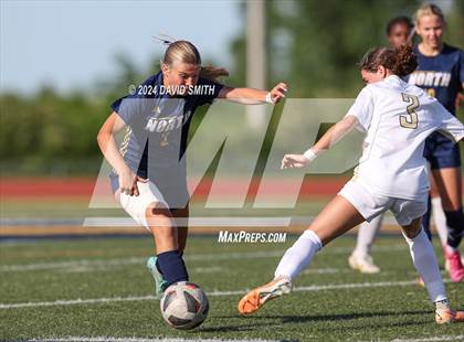 Thumbnail 3 in Lee's Summit vs. Liberty North (MSHSAA Class 4 Quarterfinal) photogallery.