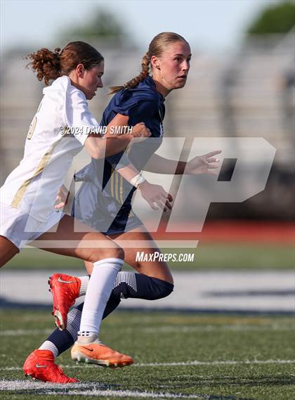 Thumbnail 3 in Lee's Summit vs. Liberty North (MSHSAA Class 4 Quarterfinal) photogallery.