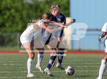 Thumbnail 3 in Lee's Summit vs. Liberty North (MSHSAA Class 4 Quarterfinal) photogallery.