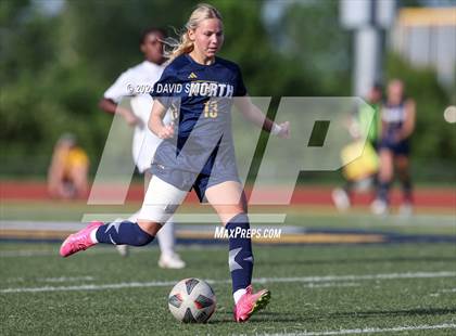 Thumbnail 1 in Lee's Summit vs. Liberty North (MSHSAA Class 4 Quarterfinal) photogallery.