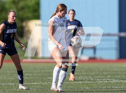 Thumbnail 2 in Lee's Summit vs. Liberty North (MSHSAA Class 4 Quarterfinal) photogallery.