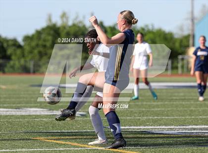 Thumbnail 3 in Lee's Summit vs. Liberty North (MSHSAA Class 4 Quarterfinal) photogallery.