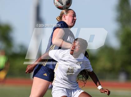 Thumbnail 2 in Lee's Summit vs. Liberty North (MSHSAA Class 4 Quarterfinal) photogallery.