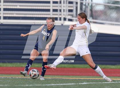 Thumbnail 2 in Lee's Summit vs. Liberty North (MSHSAA Class 4 Quarterfinal) photogallery.
