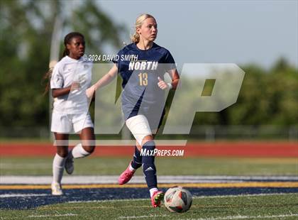 Thumbnail 2 in Lee's Summit vs. Liberty North (MSHSAA Class 4 Quarterfinal) photogallery.