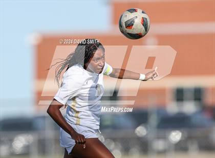 Thumbnail 2 in Lee's Summit vs. Liberty North (MSHSAA Class 4 Quarterfinal) photogallery.