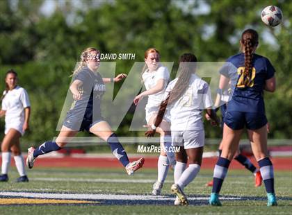 Thumbnail 1 in Lee's Summit vs. Liberty North (MSHSAA Class 4 Quarterfinal) photogallery.