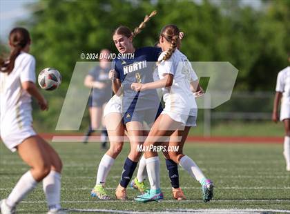 Thumbnail 2 in Lee's Summit vs. Liberty North (MSHSAA Class 4 Quarterfinal) photogallery.