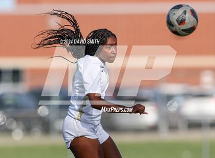 Thumbnail 3 in Lee's Summit vs. Liberty North (MSHSAA Class 4 Quarterfinal) photogallery.