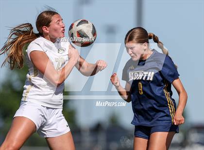 Thumbnail 3 in Lee's Summit vs. Liberty North (MSHSAA Class 4 Quarterfinal) photogallery.
