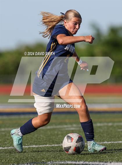 Thumbnail 3 in Lee's Summit vs. Liberty North (MSHSAA Class 4 Quarterfinal) photogallery.